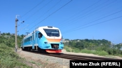 Электропоезд в Севастополе, архивное фото