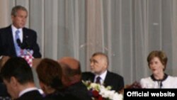 Zagreb, Goerge Bush sa suprugom na prijemu kod predsjednika Hrvatske Stjepana Mesića