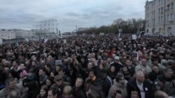Crowd in Bolotnaya square