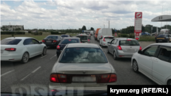 Автомобильная пробка на выезде из Евпатории в сторону Симферополя, 23 июля, 2021 года