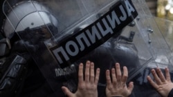 Sukob policije i demonstranata tokom jednog od antivladinih protesta u Novom Sadu, 21. novembar 2024.