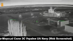 Скриншот с видео одной из предыдущих атак по аэродрому «Саки» в Новофедоровке