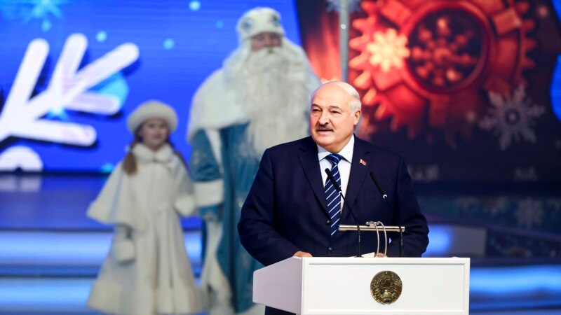 У навагоднім звароце Лукашэнка падзякаваў «за мір» «людзям у пагонах»