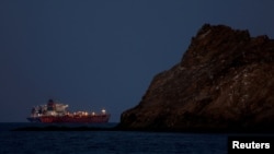 FOTO DE ARHIVĂ: Nava-cisternă „Callisto” staționează ancorată pe fondul reducerii traficului în Strâmtoarea Hormuz, în Muscat, la 10 martie 2026.