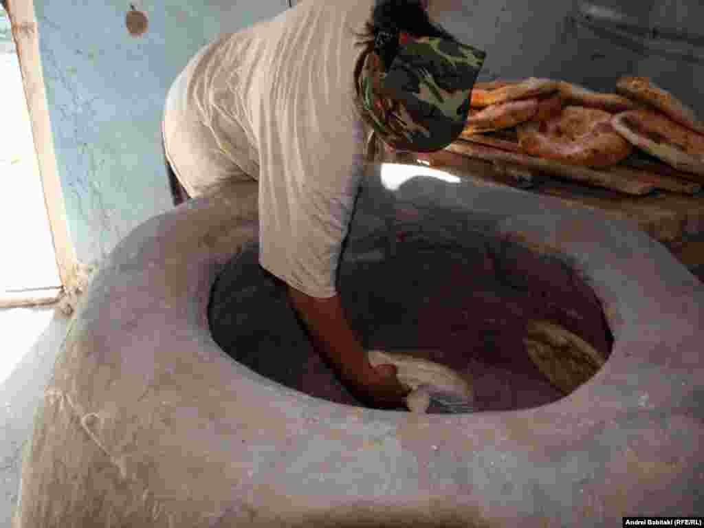 Тесто отправляется в печь