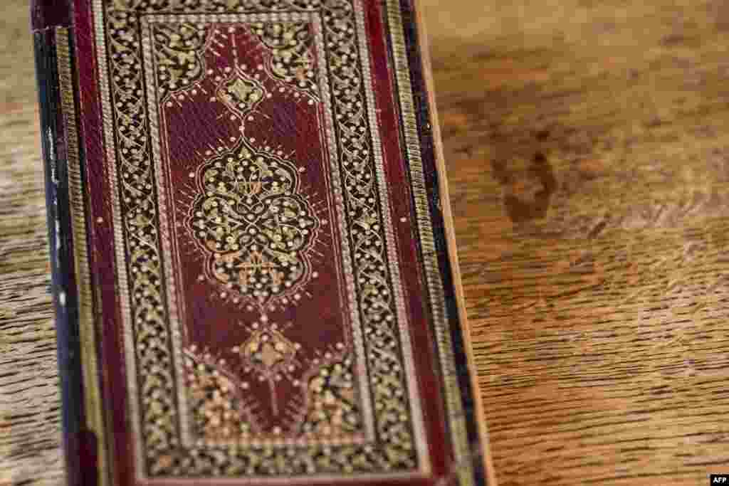 A picture taken on January 16, 2020 at the apartment of Dutch art crime investigator Arthur Brand in Amsterdam shows a rare 15th-century book of poems by Shams-ud-din Muhammad Hafiz&#39;s &quot;Divan&quot;. - A stolen 15th-century book by the famed Persian poet Hafez h