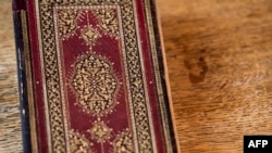 A picture taken on January 16, 2020 at the apartment of Dutch art crime investigator Arthur Brand in Amsterdam shows a rare 15th-century book of poems by Shams-ud-din Muhammad Hafiz&#39;s &quot;Divan&quot;. - A stolen 15th-century book by the famed Persian poet Hafez h