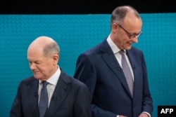 Pe 9 februarie, liderii SPD și CDU, Olaf Scholz și Friedrich Merz, au participat la o dezbatere televizată, în care au schimbat replici pe tema migrației, economiei și a extremiștilor din AfD.