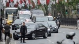 Delegațiile negociatorilor, sosind la oficiul Dolmabahce din Istanbul al președintelui Turciei, pentru convorbirile de pace în Ucraina, pe 16 mai 2025 