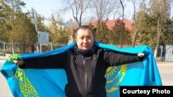  Абай Бегимбетов, один из трех помещенных под стражу по подозрению в участии в «Көше партиясы» активистов, которым теперь инкриминируют «создание экстремистской группы».