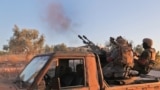 Pjesëtarë të grupit Hayat Tahrir al-Sham (HTS) gjatë luftimeve në provincën e Idlibit më 2019.