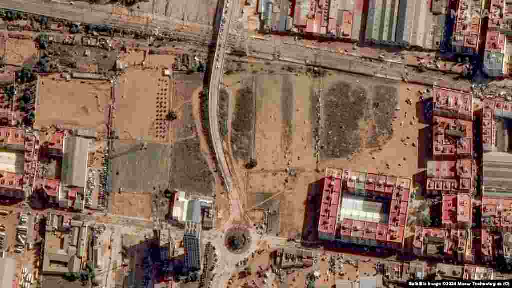 Zone rezidențiale și câmpuri înainte de inundații, La Torre, în regiunea Valencia. Imaginea a fost luată la 18 octombrie 2024. Zone rezidențiale inundate și mașini pe câmpuri, La Torre. Imagine surprinsă din satelit pe 31 octombrie 2024. &nbsp;