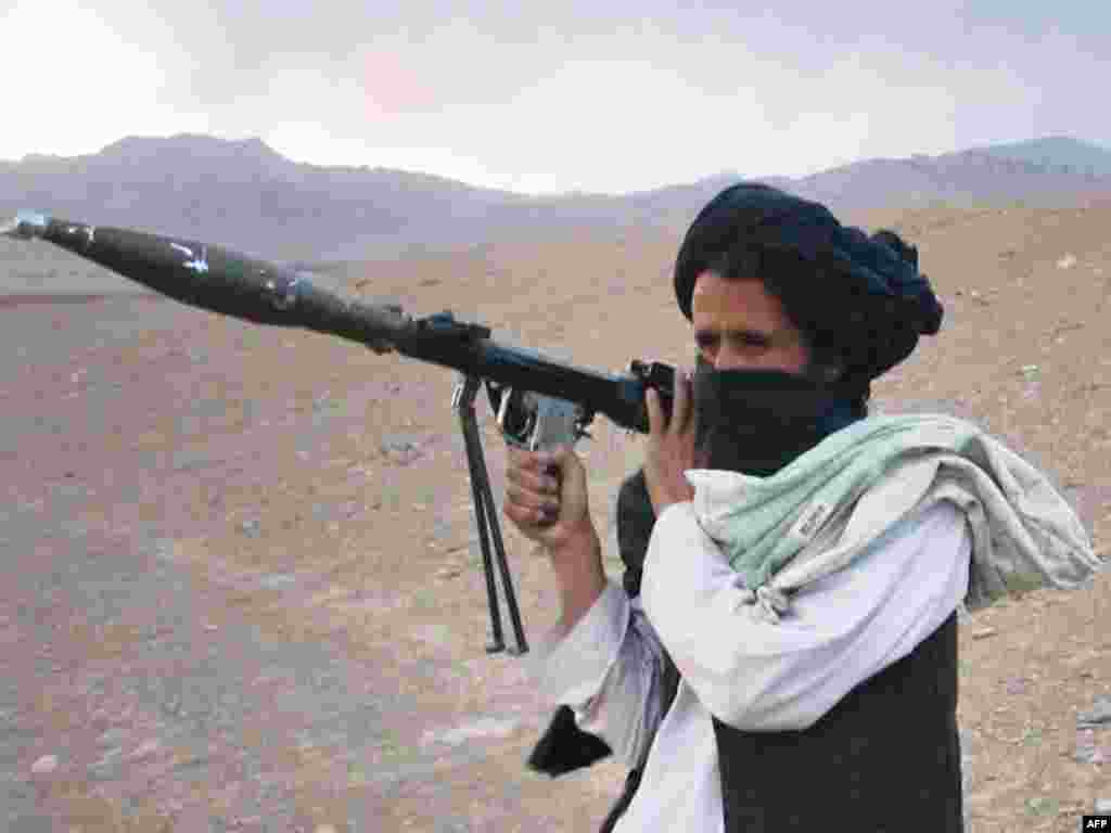 Resurgence of Taliban in Afghanistan - A fighter with Afghanistan's Taliban militia stand on a hillside at Maydan Shahr in Wardak province, west of Kabul, on 26 September 2008.