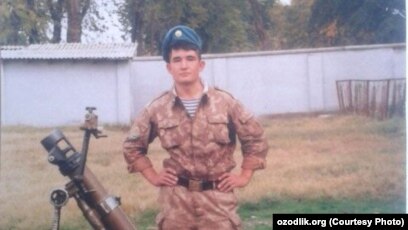 Porno: eshagida dildo bilan uxlash