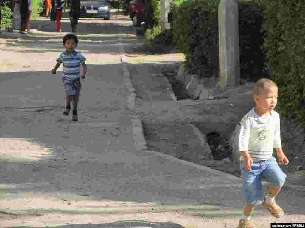 &Yacute;aş t&uuml;rkmenistanlylar