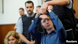 დორტმუნდის საფეხბურთო კლუბ "ბორუსიის" ავტობუსის აფეთქების მცდელობაში ბრალდებული პირი, სერგეი ვ. სასამართლო სხდომაზე 