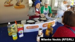 Kuhari pripremaju palačinke