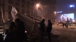 Ніч на Майдані: молитва і чергування на барикадах