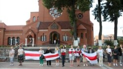 Ланцуг салідарнасьці каля Чырвонага касьцёла ўвечары 31 жніўня