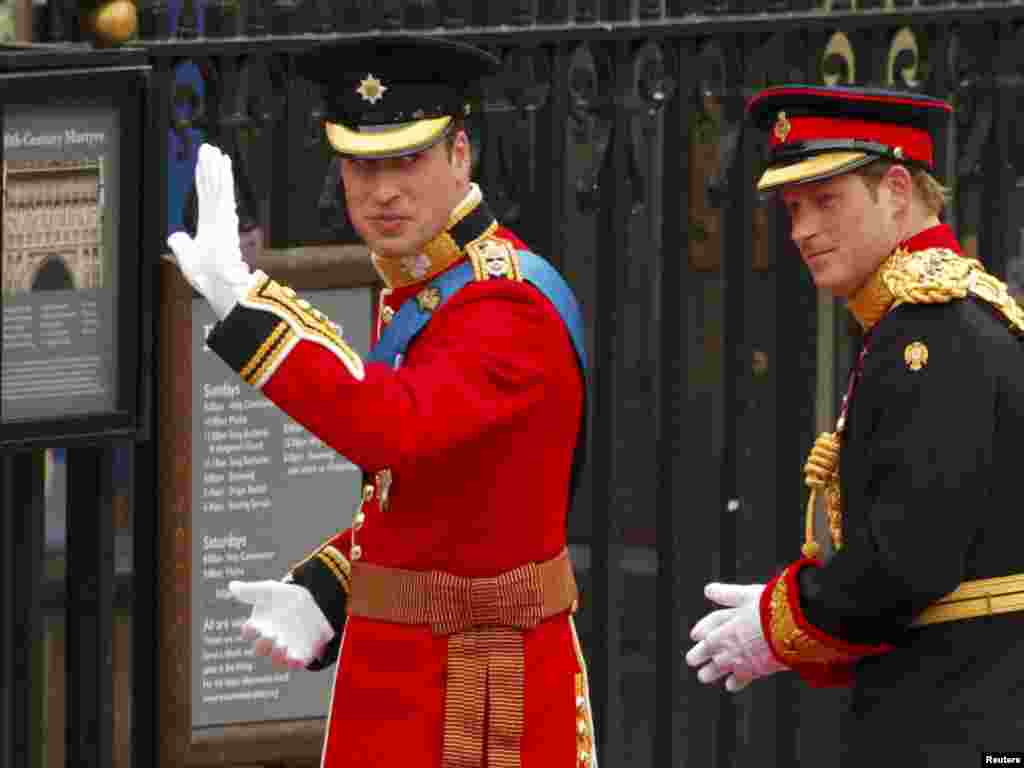 Britanski prinčevi William i Harry Foto: Reuters / Phil Noble 