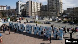 Ilustrim - Monumenti i Pavarësisë, Newborn, në Prishtinë