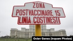 Centrul de vaccinare drive thru din Piața Constituției, București 