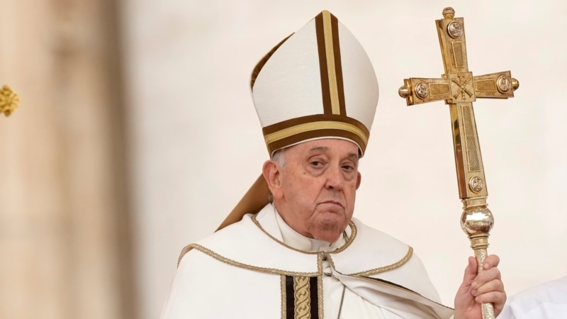 Papa Françesku udhëheq meshën e Pashkëve