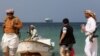 کشتی گلکسی لیدر، که اواخر آبان حوثی‌ها آن را توقیف کرده بودند، در آب‌های سواحل الصلیف در یمن