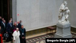 Papa Francisc s-a întâlnit cu liderii politici și ai comunităților religioase din Ungaria la Muzeul de Belle Arte din Budapesta.