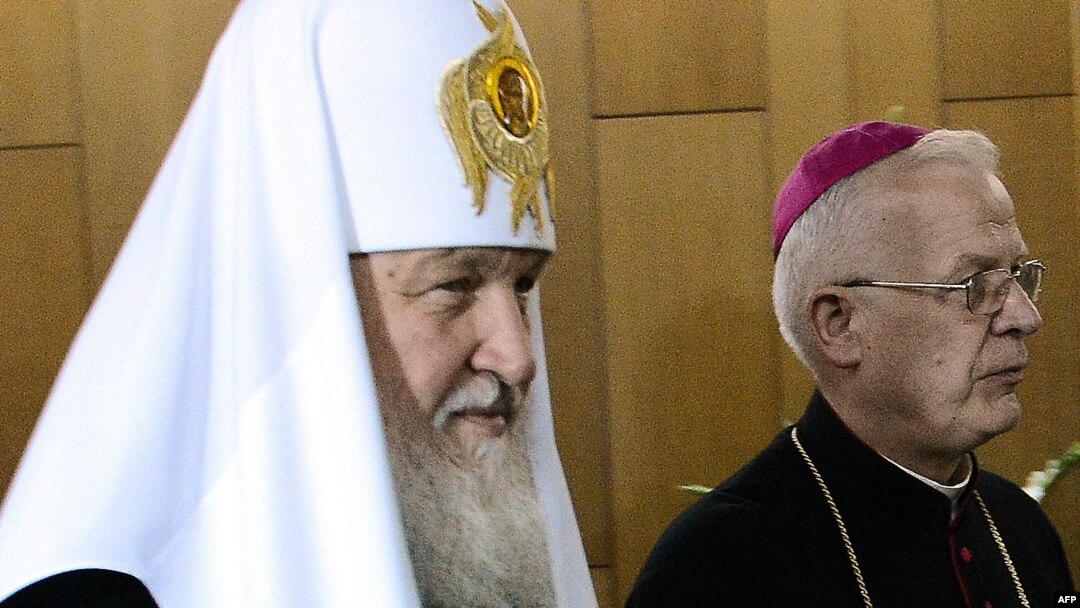 Russian Orthodox Patriarch Kirill (left) walks with the head of the Polish Roman Catholic Church, Archbishop Jozef Michalik, prior to their meeting in Warsaw on August 16.