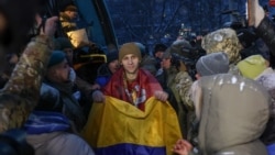 Scene emoționante, la întoarcerea soldaților ucraineni acasă, după un schimb de prizonieri