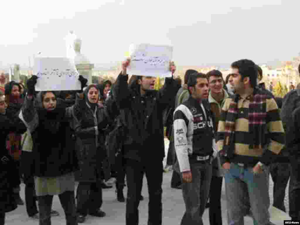 Iran -- Students hunger strike in Isfahan University against recent pressure on student movement, 29Dec2007