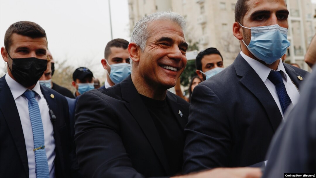 Yair Lapid l-ar urma pe Bennett, preluând mandatul de Premier în 2023-2025.