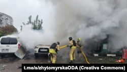 Гасіння пожежі після російського удару по АЗС, фото ілюстративне