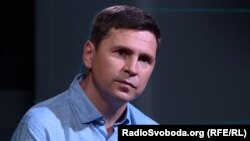 Радник голови ОП повідомив, що переговори стосуються також «ефективних рішень щодо гуманітарних коридорів та гуманітарних конвоїв, дотримання сторонами правил та звичаїв війни»