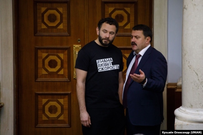 Народні депутати Олександр Дубінський (ліворуч) та Андрій Деркач під час засідання Верховної Ради України. Київ, 12 листопада 2019 року