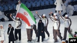 مرجان کلهر، عضو تیم اسکی بانوان ایران در مراسم رژه تیم های حاضر در المپیک زمستانی ونکوور پرچمدار ایران بود.