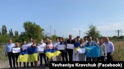 Європейські парламентарі з членами постійної української делегації в ПАРЄ на КПВВ «Каланчак» 25 серпня 2021 року