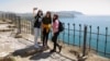 Селфи на фоне крымского пейзажа, апрель 2025 года