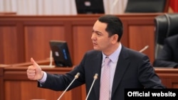 Омурбек Бабанов в парламенте, 19 декабря 2011 г.
