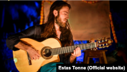 Estas Tonne