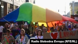LGBT zastava i poruke na Paradi ponosa u Sarajevu, 14. juna 2025.