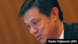 заменик помошникот американски државен секретар Хојт Брајан Ји 
