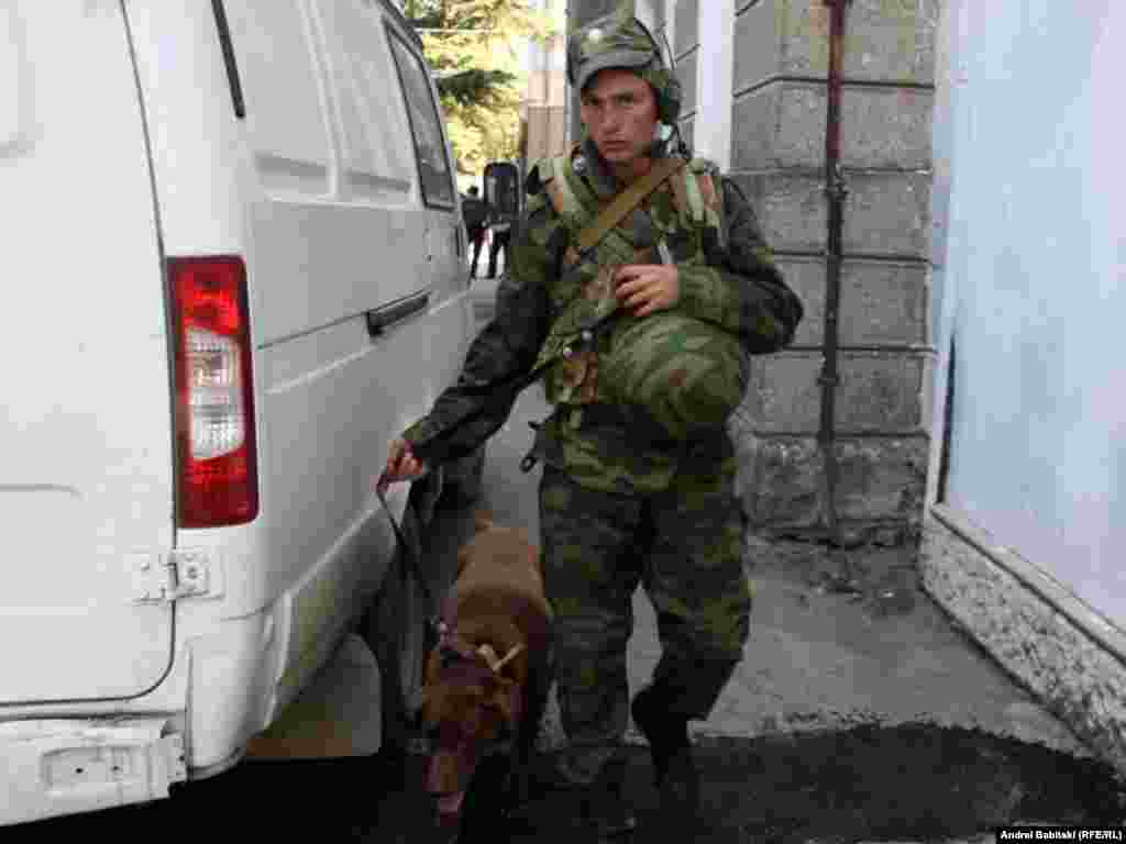 Приготовления к праздничным мероприятиям в Цхинвали - 20 сентября в Цхинвали прошел военный парад, посвященный празднованию Дня независимости самопровозглашенной республики Южная Осетия.