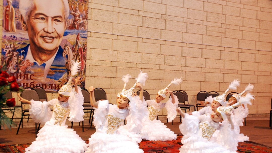 Жалаңаш қыздардың топтағы суреттері