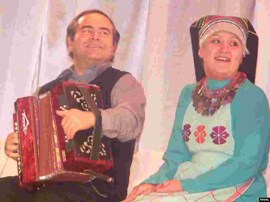 Нардуган кояшның туган көне бәйрәме дип санала. - Нардуган бәйрәмен Кояшның туган көне бәйрәме дип саныйлар.