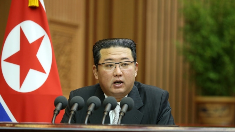 Ким Чен Ун хост, хатти телефон бо Кореяи Ҷанубӣ дубора барқарор шавад