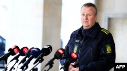 Shefi i shërbimeve emergjente në Policinë e Kopenhagës, Peter Dahl, gjatë një konference për media pas arrestimit të tre të dyshuarve për terrorizëm, Danimarkë, 14 dhjetor 2023.