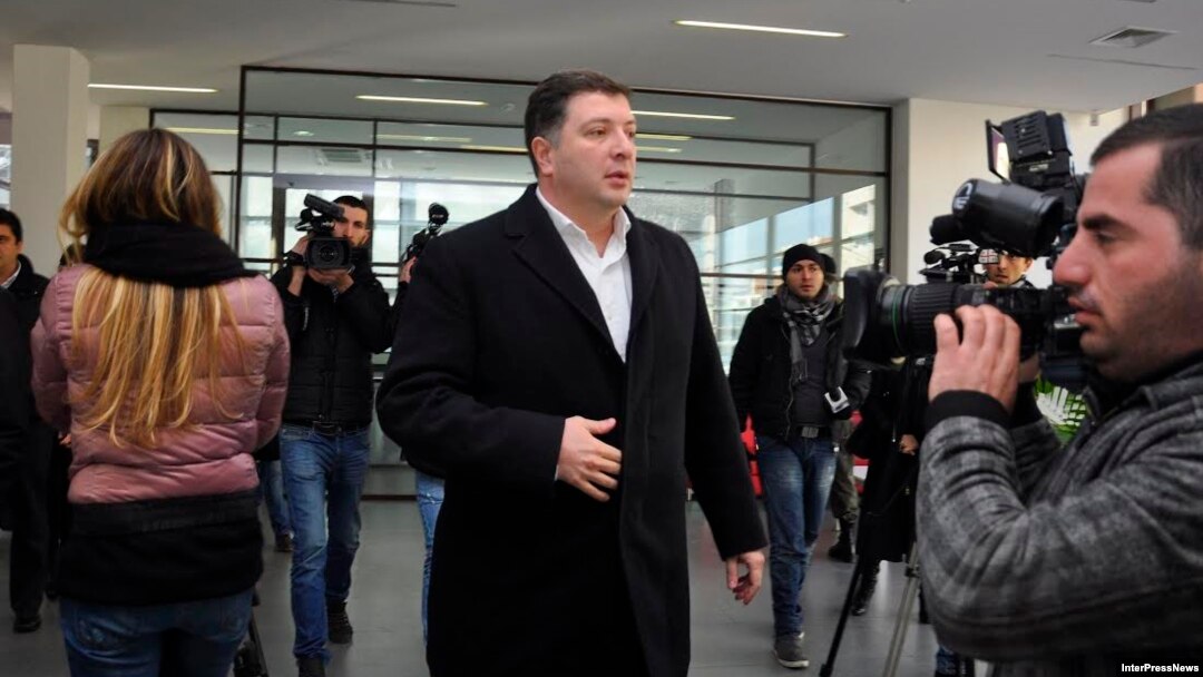 Тбилисский градоначальник не сомневается, что дело против него возбуждено именно сейчас неслучайно: близятся выборы в местные органы власти, и он планировал возглавить оппозицию в борьбе за пост мэра столицы