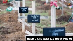 Магілы данбаскай вайны. Тут пахаваныя баевікі «ДНР», украінцы, цывільныя. Архіўнае фота